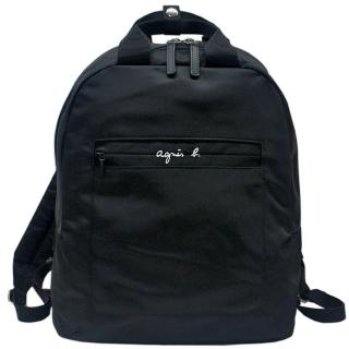 【agnes b.】VOYAGE 草寫字母前拉鍊口袋輕量質感尼龍電腦後背包(黑色)