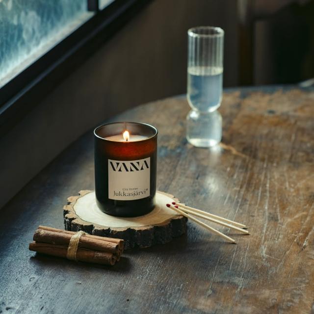 【VANA】城市旅行系列 瑞典天然香氛蠟燭 JUK尤卡斯耶爾維-療癒木質調