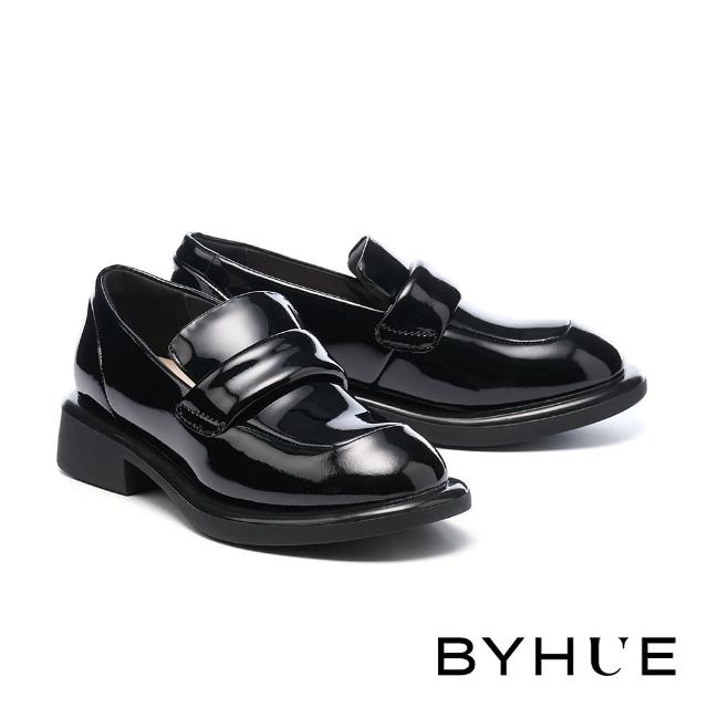 【BYHUE】極簡純色牛漆皮軟芯微Q底樂福軟芯厚底鞋(黑)