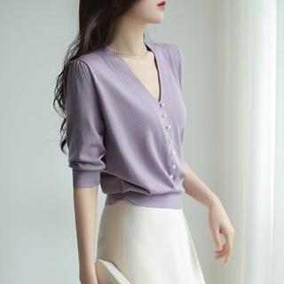 【Paiya 派亞】春夏新款中袖V領珠扣紫色冰絲氣質針織衫T恤女上衣(均碼M-2XL可穿)