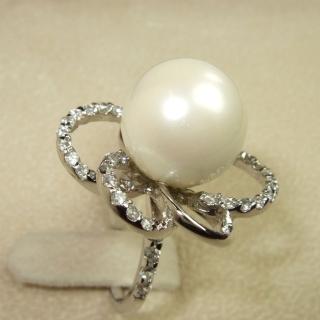 【小樂珠寶】立體大顆正圓3A南洋深海貝珍珠戒指(大方花朵美鑽佈滿款)
