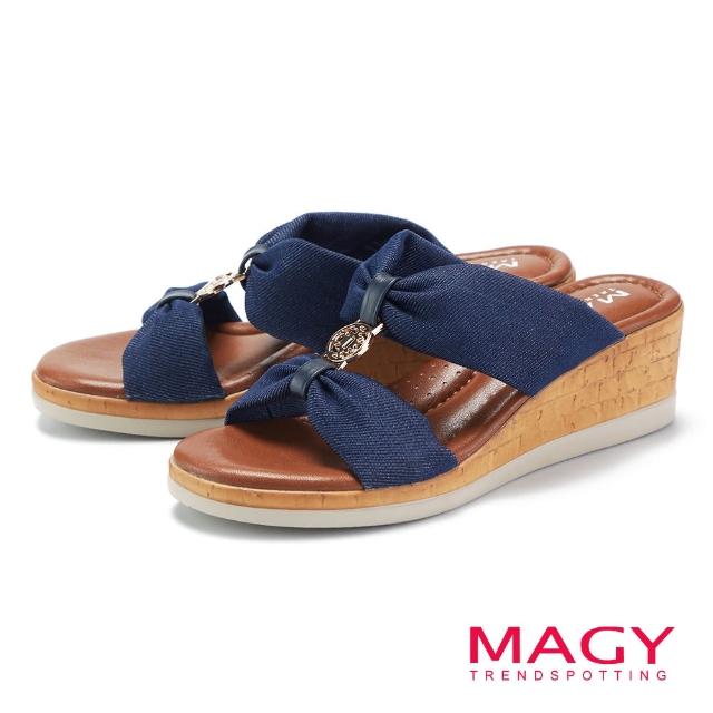 【MAGY】抓皺雙帶金屬圓環楔型中跟拖鞋(藍色)