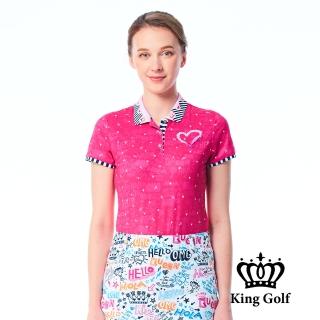 【KING GOLF】實體同步款-女款滿版塗鴉印圖愛心燙鑽條紋剪接短袖POLO衫/高爾夫球衫(桃紅)