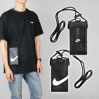 【NIKE 耐吉】手機斜背包 Premium Phone Crossbody Bag 黑 白 可觸控 可調背帶 小包(N101003609-1OS)
