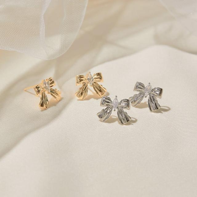 【OB 嚴選】蝴蝶結造型菱形鋯石925銀針耳環 《XA368》