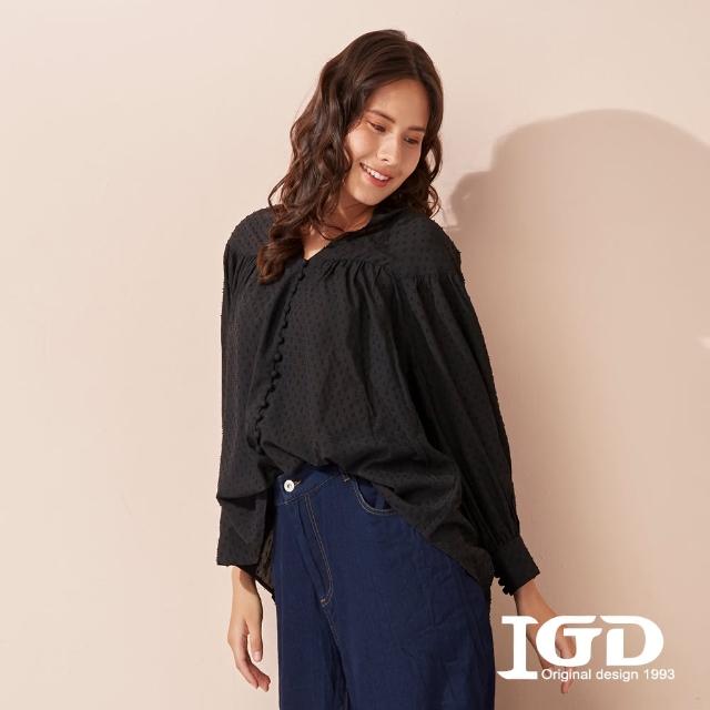 【IGD 英格麗】網路獨賣款-V領包釦緹花襯衫(黑色)