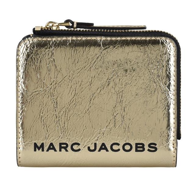 【MARC JACOBS 馬克賈伯】MARC JACOBS 字母LOGO6卡釦式金屬風格人造皮革短夾(金屬金)