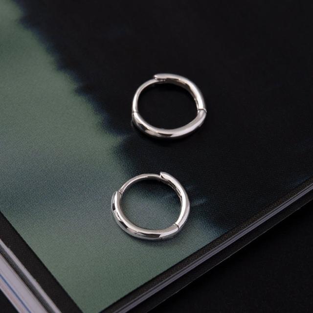 【Olivia Yao Jewellery】18K白金 簡約永恆小圈圈耳環(HAUTE Collection/單支販售)