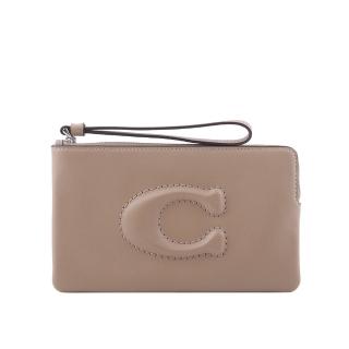 【COACH】C Logo 銀釦縫線標誌平滑皮革大款手拿包(奶茶色)