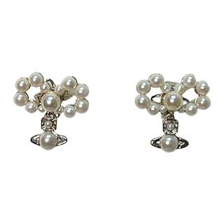 【Vivienne Westwood】品牌LOGO 蝴蝶結珍珠耳環(銀色/白色)