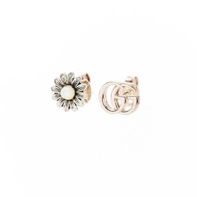 【GUCCI 古馳】雙G logo不對稱稱花朵珍珠耳環(925純銀)