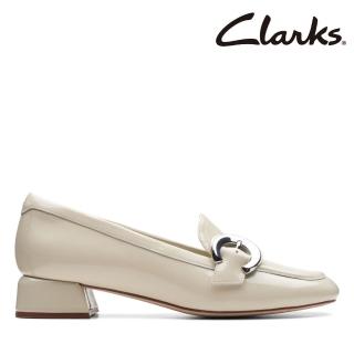 【Clarks】女鞋 Daiss30 Trim 優雅圓頭金屬C飾扣柔軟漆皮低跟鞋(CLF74719D)