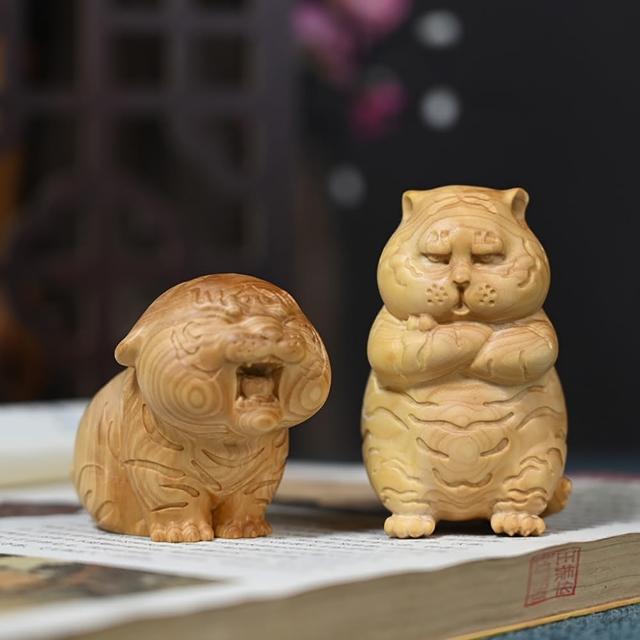 桃花源創意工坊】黃楊木雕刻胖萌虎可愛擺件實木手把件桌面擺飾汽車內飾 